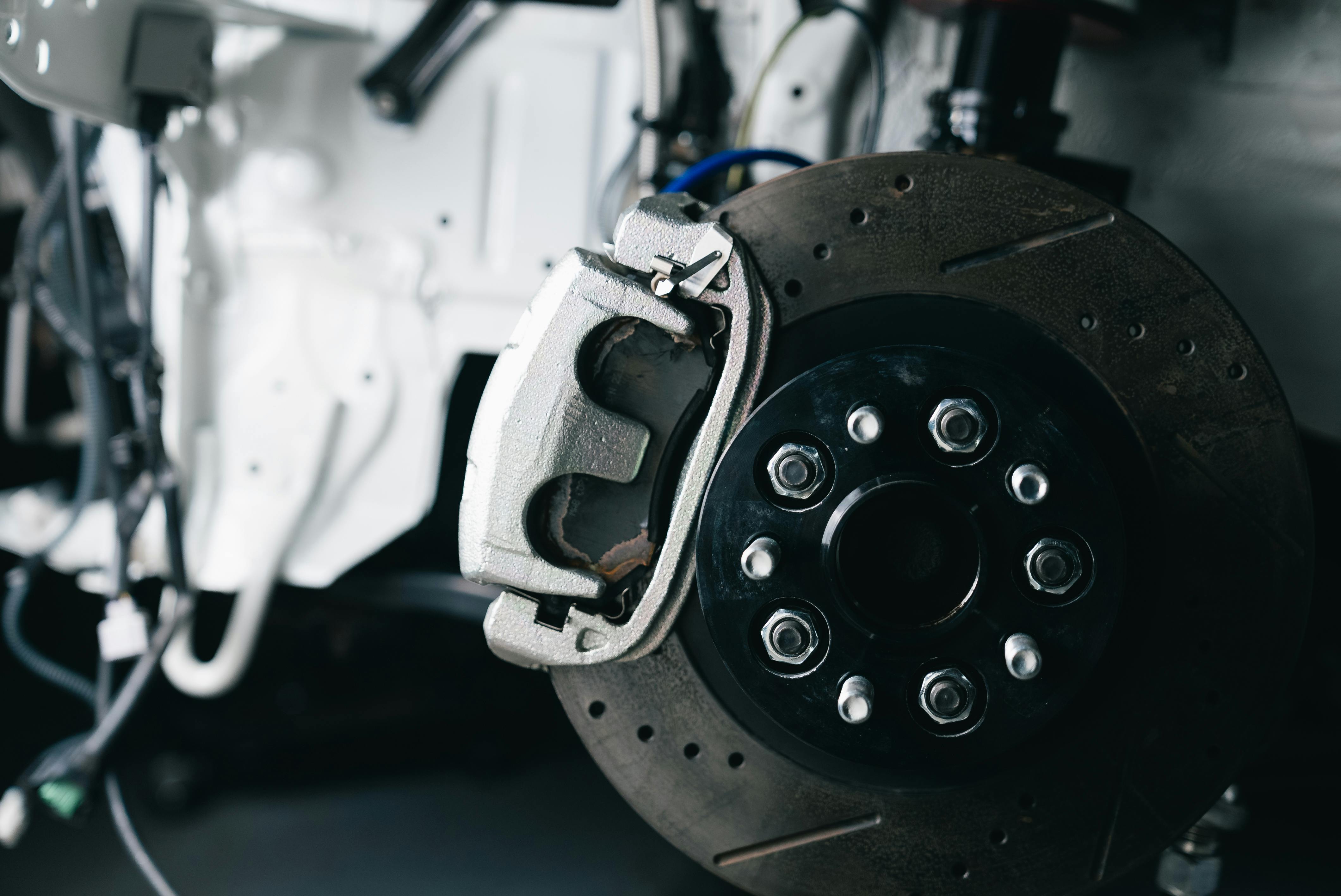 Mobile mechanic servicing a vehicle in Los Angeles